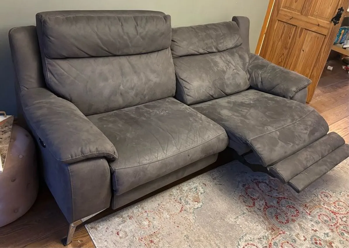 Electric recliner couch - 3 seater - Image 4