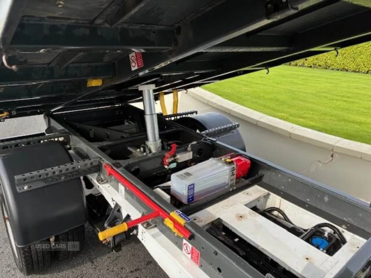 Ford Transit 2024 - Image 2