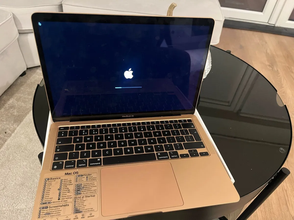 MacBook Air - Image 4