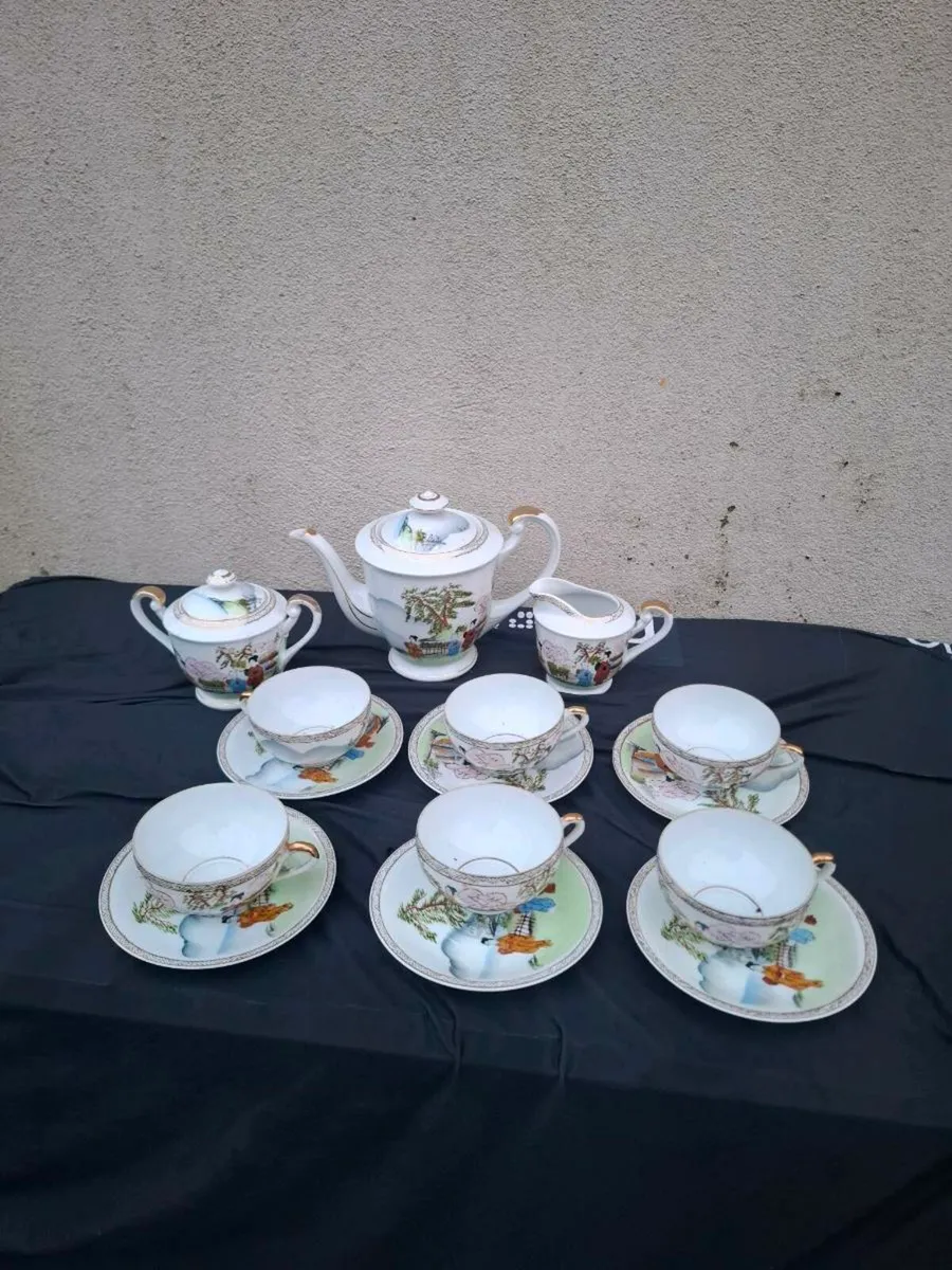 Delicate japanese tea set with cups - Image 1