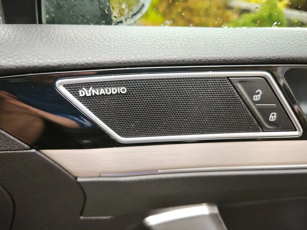 Volkswagen Passat 2016 - Image 2