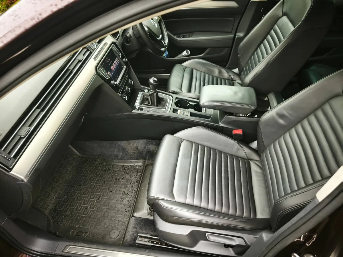 Volkswagen Passat 2016 - Image 3