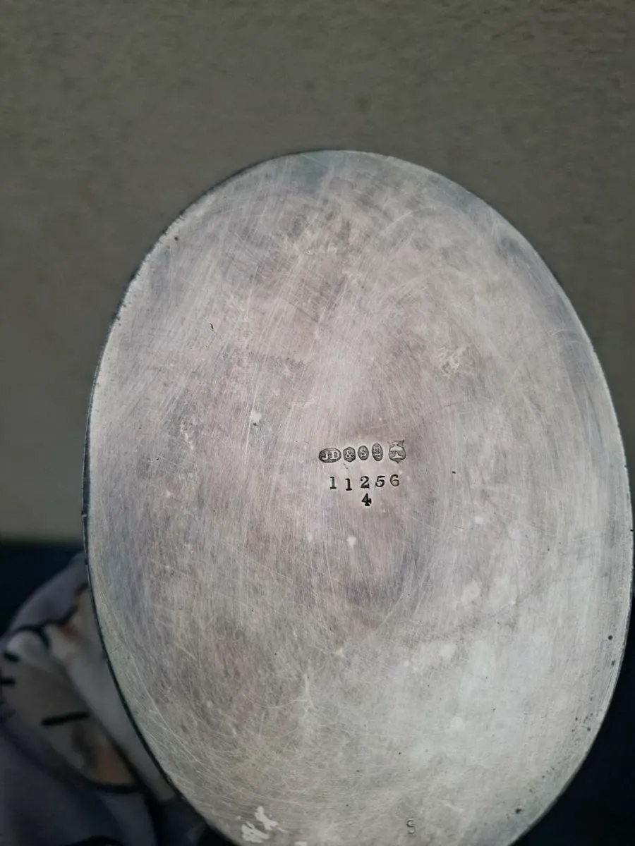 Silver platted tea pot postage possible - Image 2