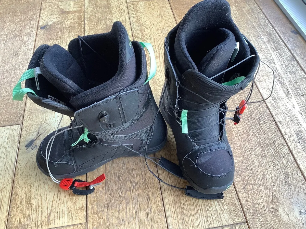 Burton Women’s snowboard boots - Image 1