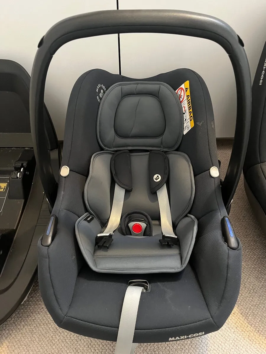 Maxi Cosi Isofix Car Seat - Image 1
