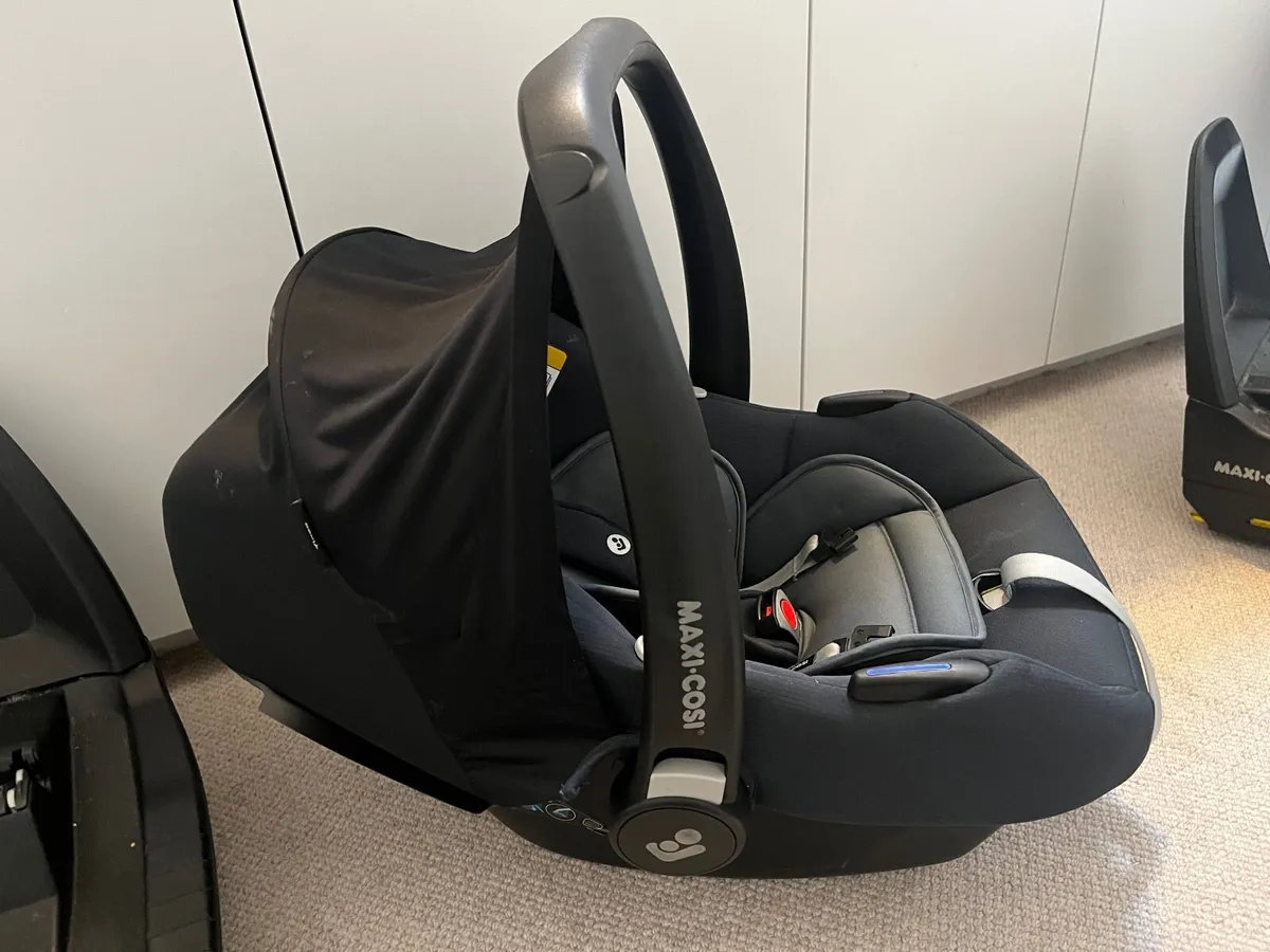 Maxi Cosi Isofix Car Seat - Image 2