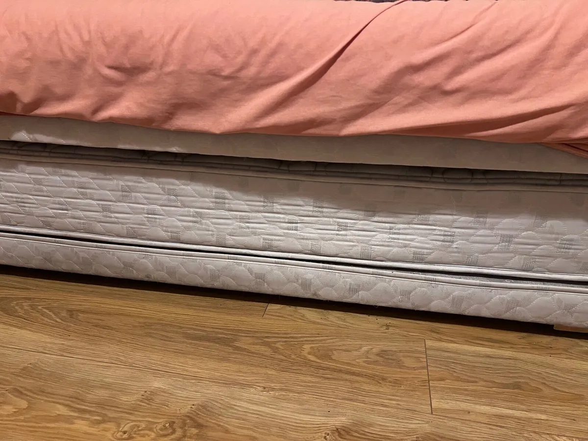 Bed wardrobe and locker - Image 2
