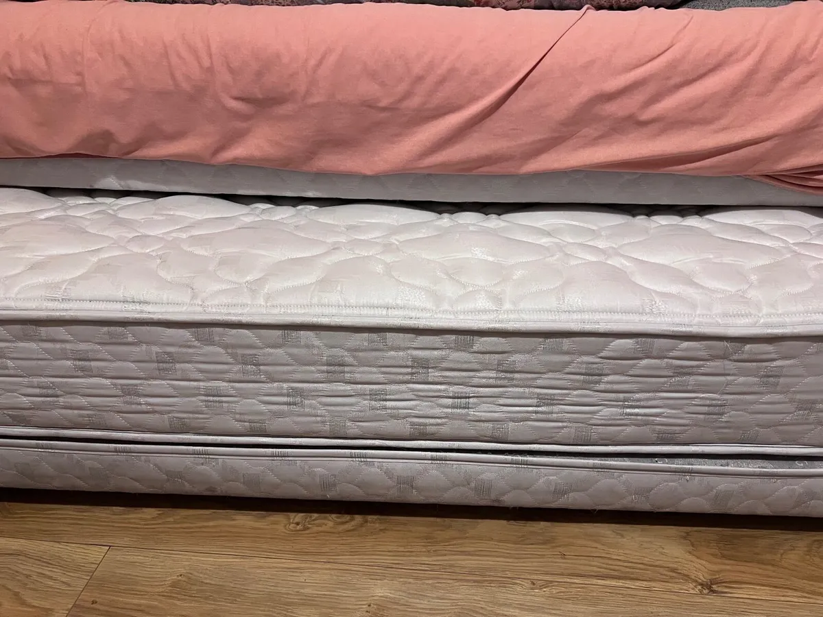 Bed wardrobe and locker - Image 1