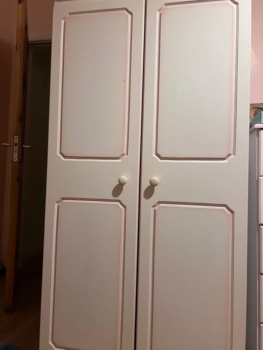 Bed wardrobe and locker - Image 4