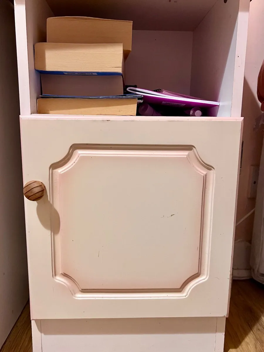 wardrobe and locker - Image 2