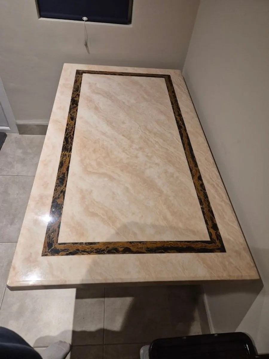 Large Table. - Image 3