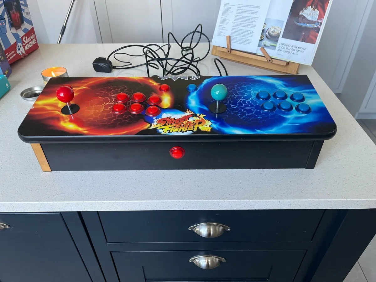 Arcade Machine - Image 1