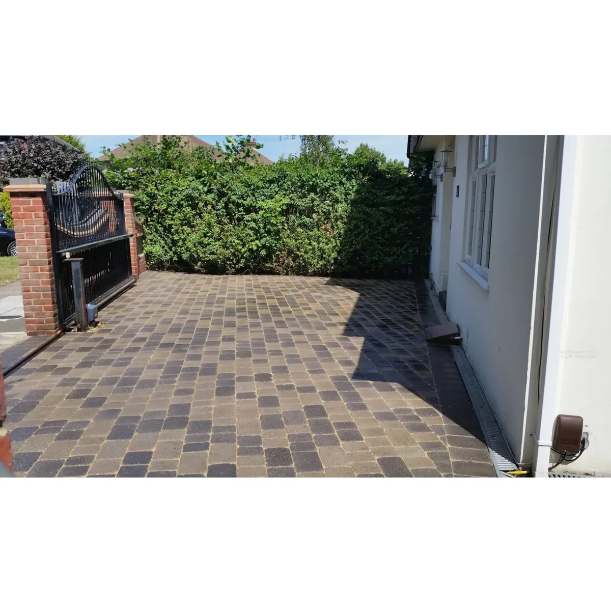 Clear gloss brick paving sealer - Image 3