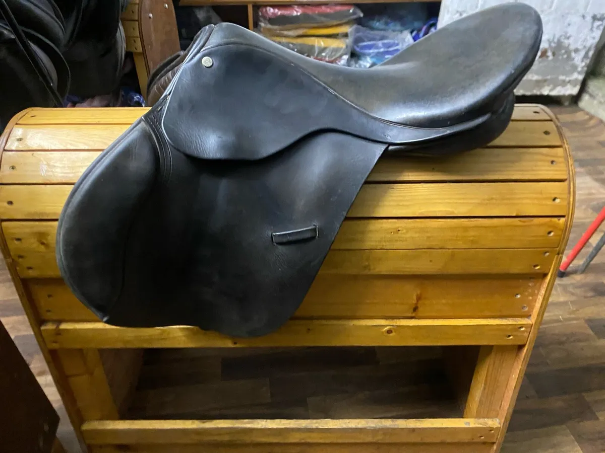 Secondhand pony saddles large selection - Image 2