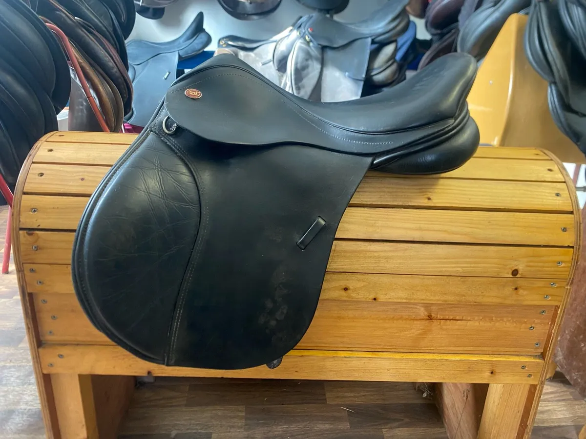 Secondhand pony saddles large selection - Image 4