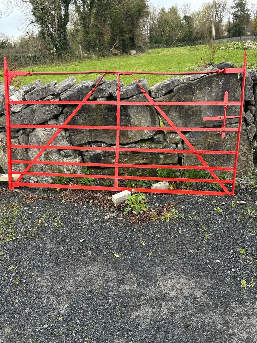 2 fordge gate 2 stone pillars - Image 1