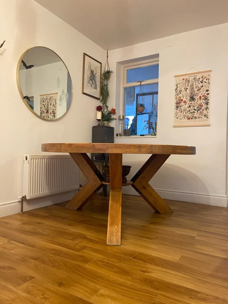 Round Dining table - Image 1