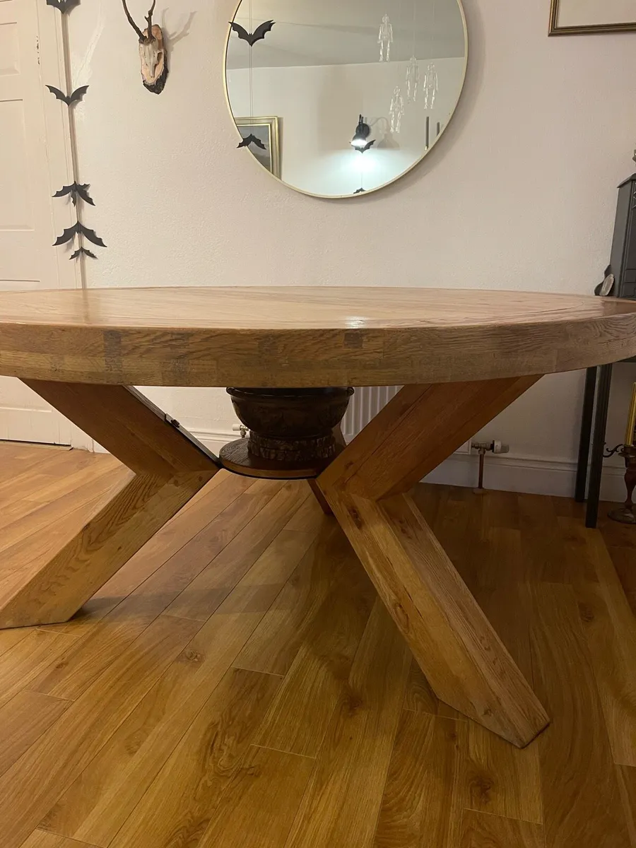 Round Dining table - Image 2