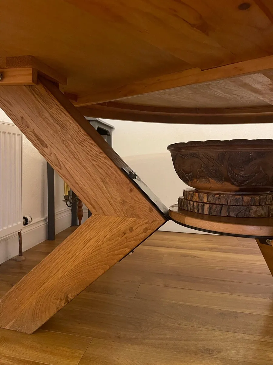 Round Dining table - Image 3