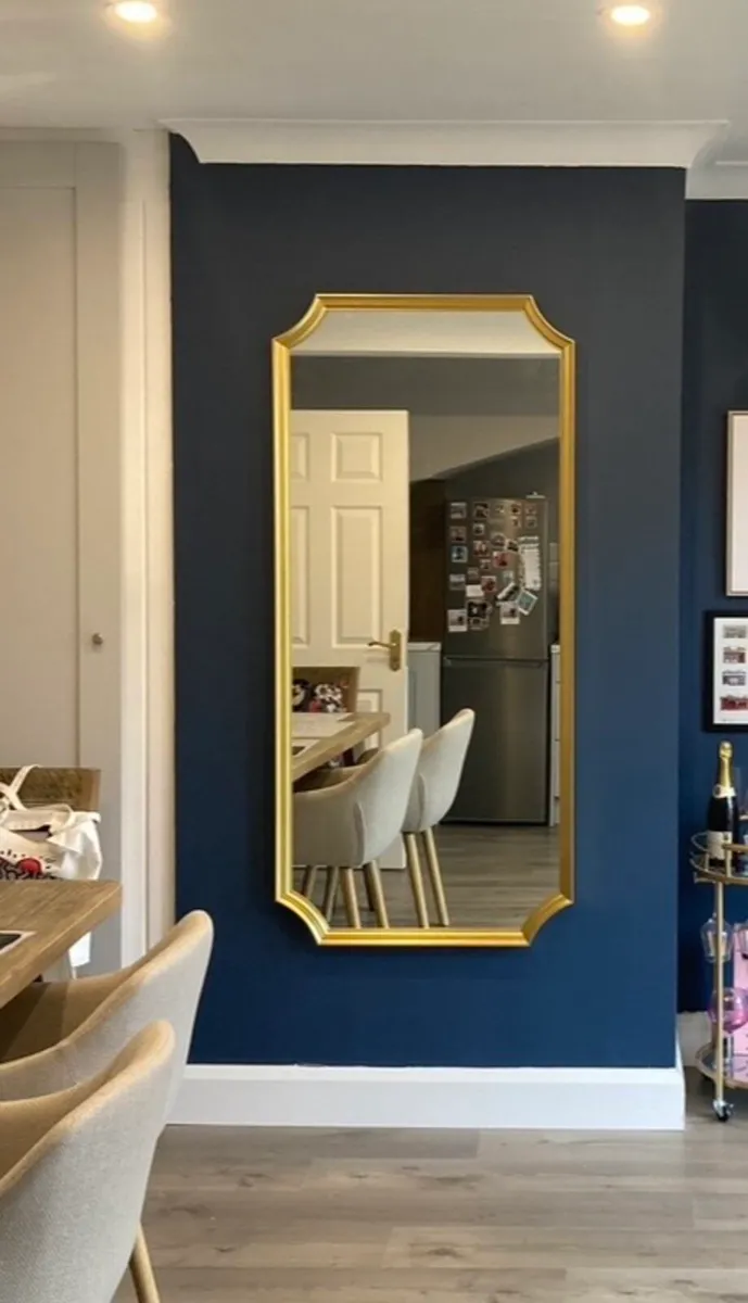 Gold mirror - Image 1