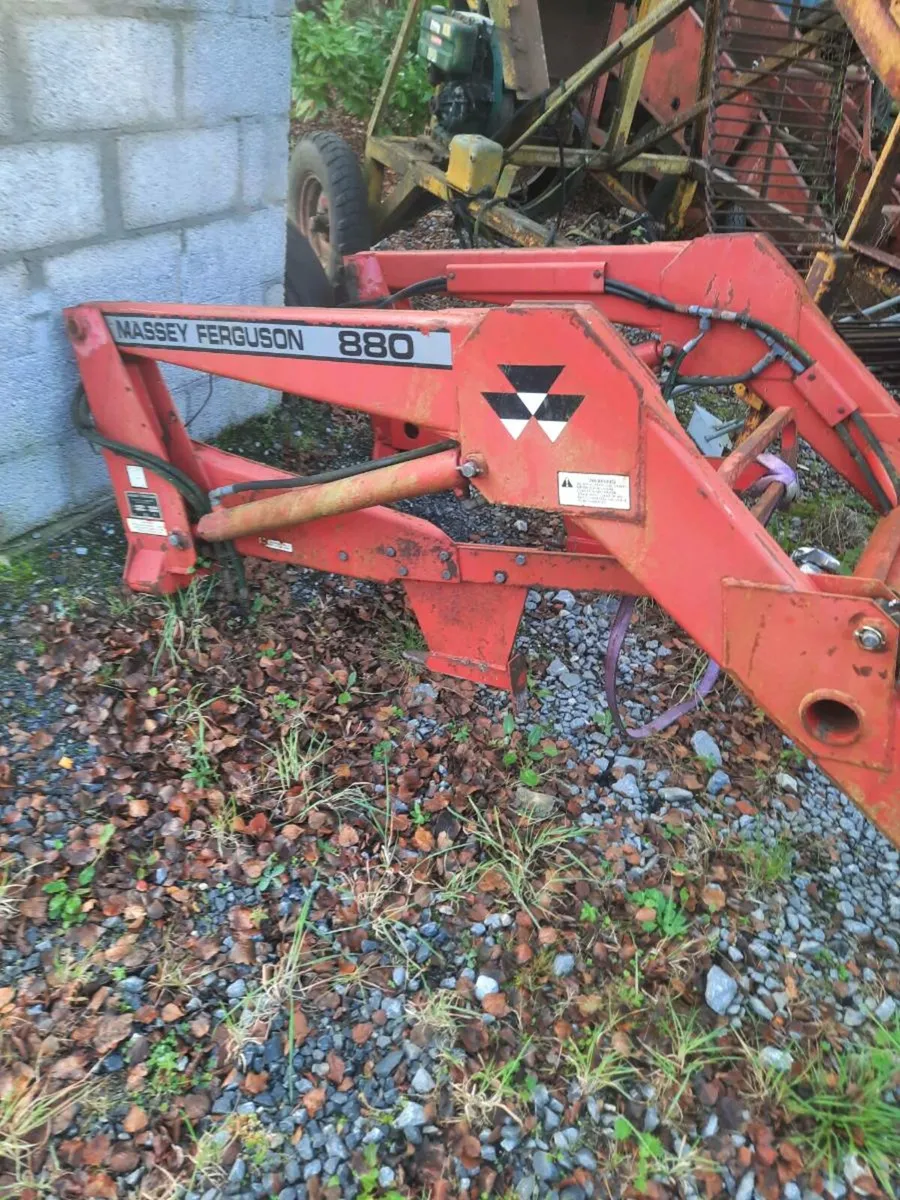 Mf880 loader - Image 1
