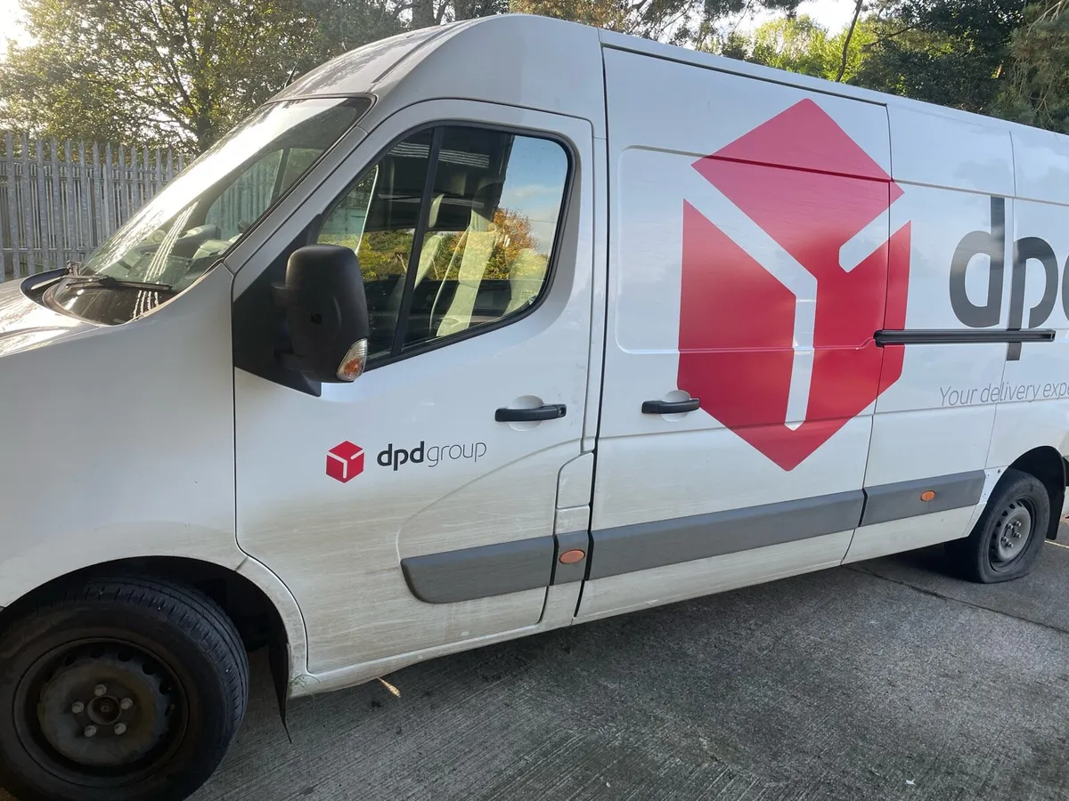 221 Nissan NV400 - Image 1