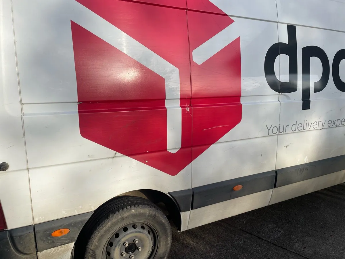 221 Nissan NV400 - Image 4