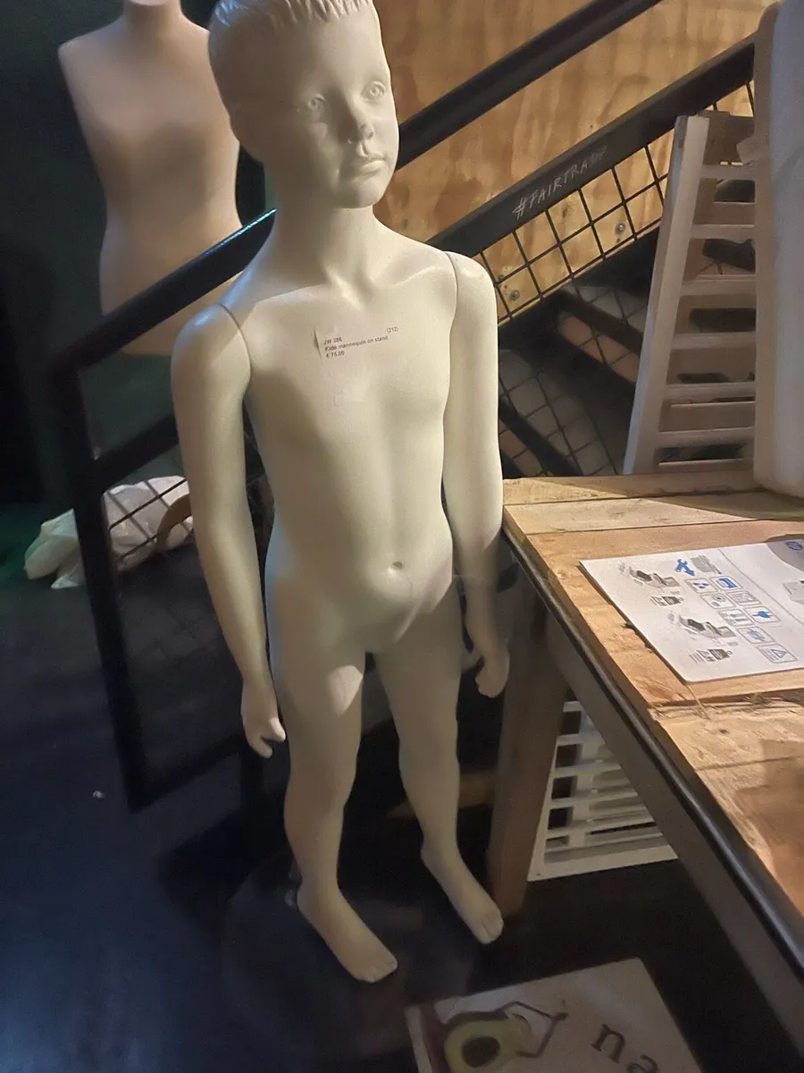 Mannequin kid