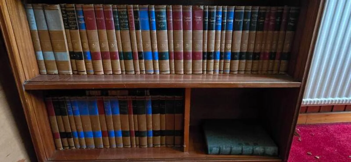 The Great Books with bookcase - Image 1