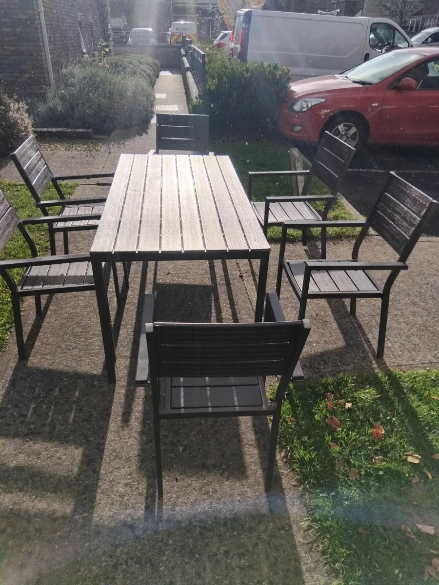Garden table and chair's