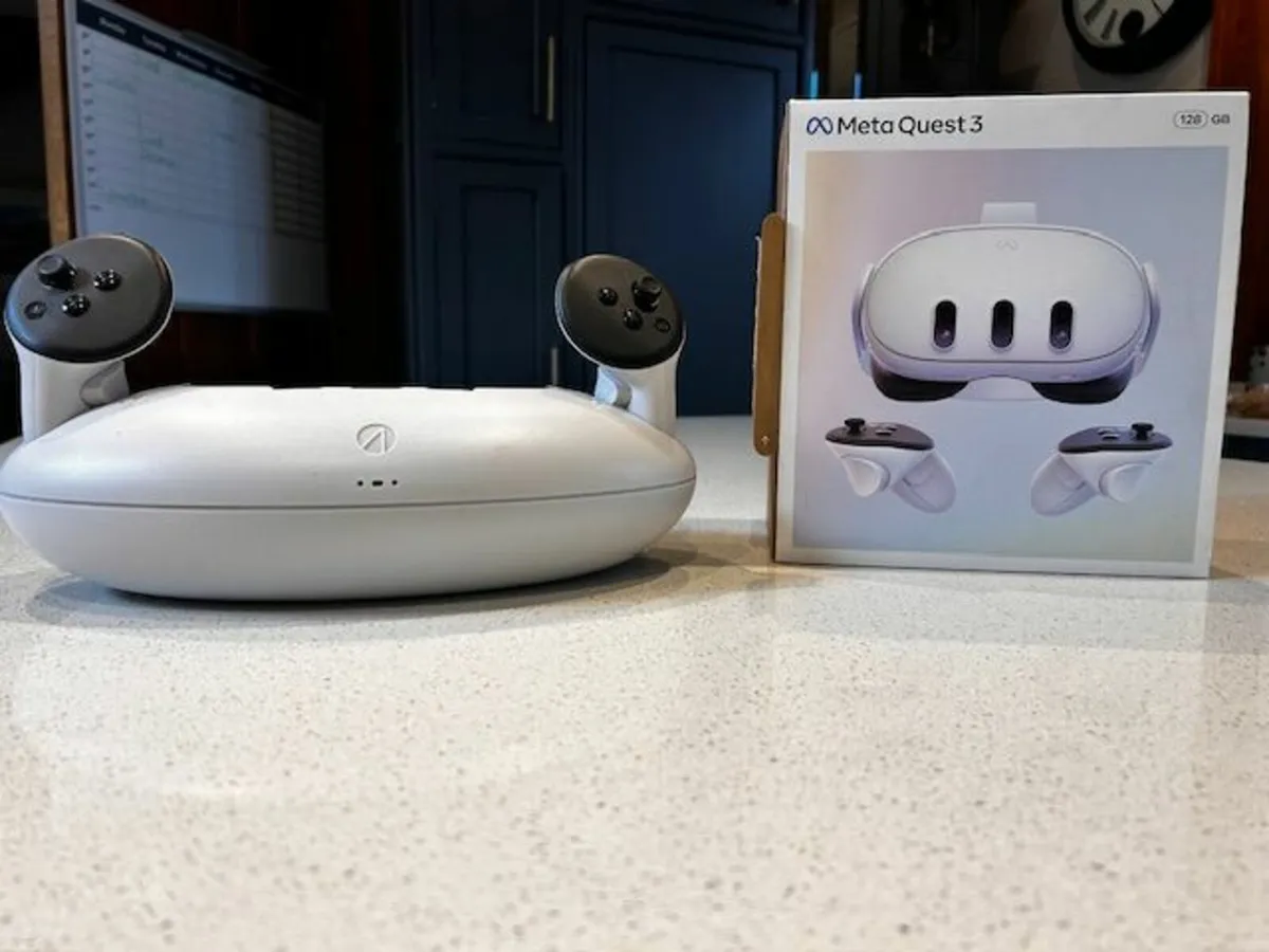 Meta Quest 3 VR 128Gb with Charging Dock - Image 1