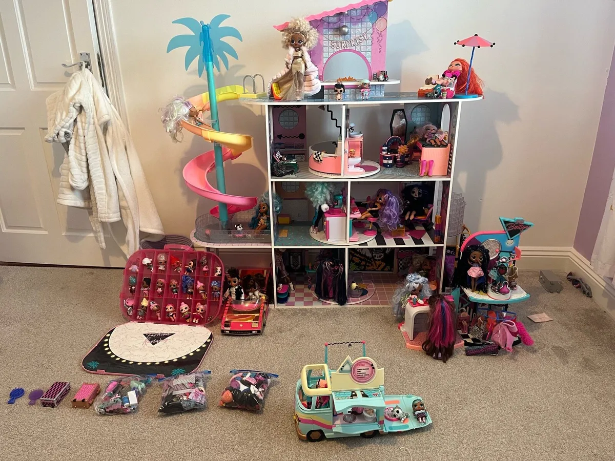 LOL Bundle including Surprise House - Image 1