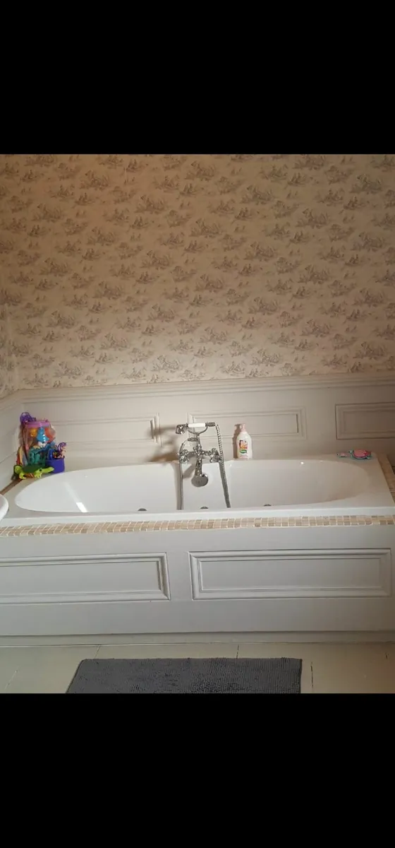 Jacuzzi bath - Image 2