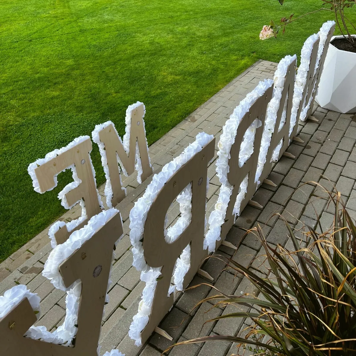 Marry me flower letter decoration - Image 2