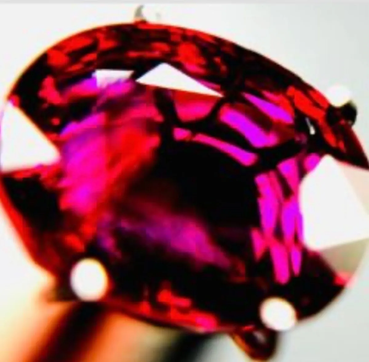 Pigeon Blood Ruby 3.04 ct - Image 1