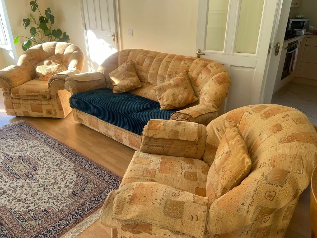 Three piece suite - Image 2