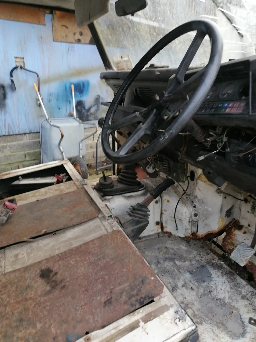 Land Rover 90 - Image 4