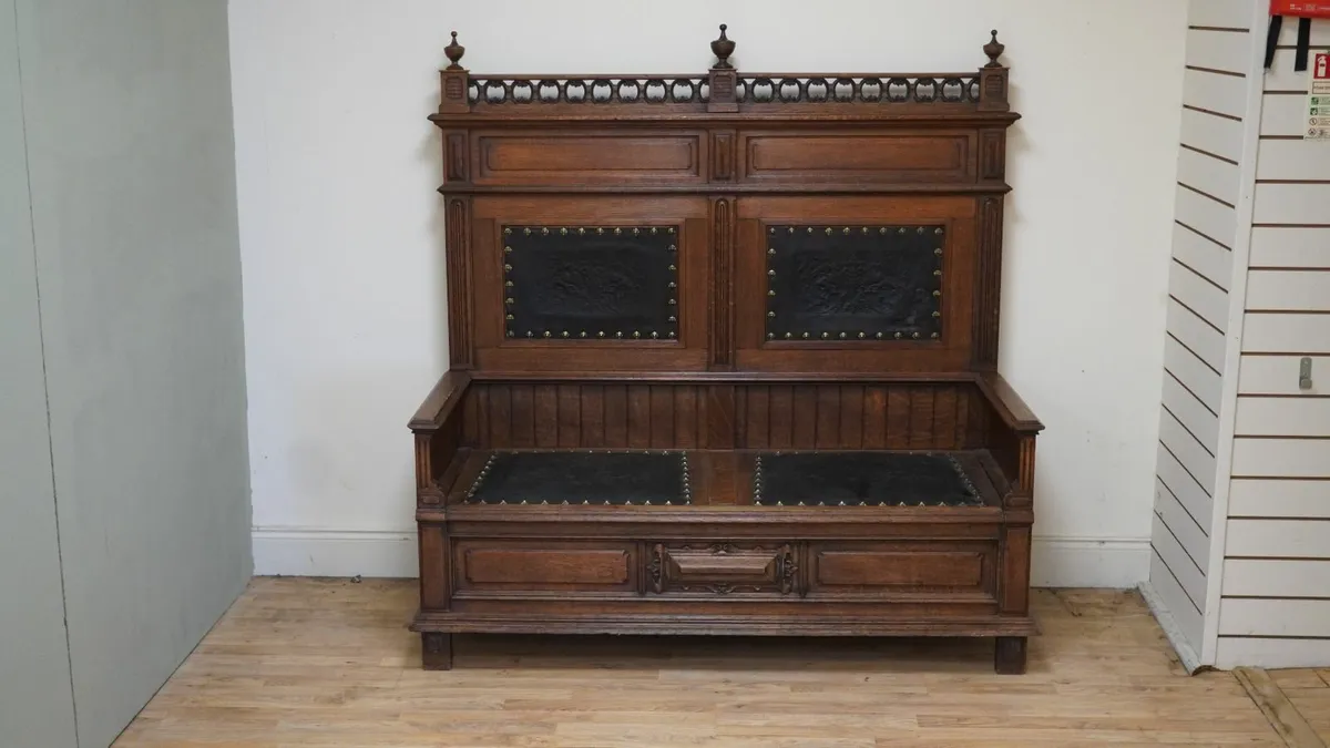 French Renaissance Revival Oak Hall Settle - Image 1