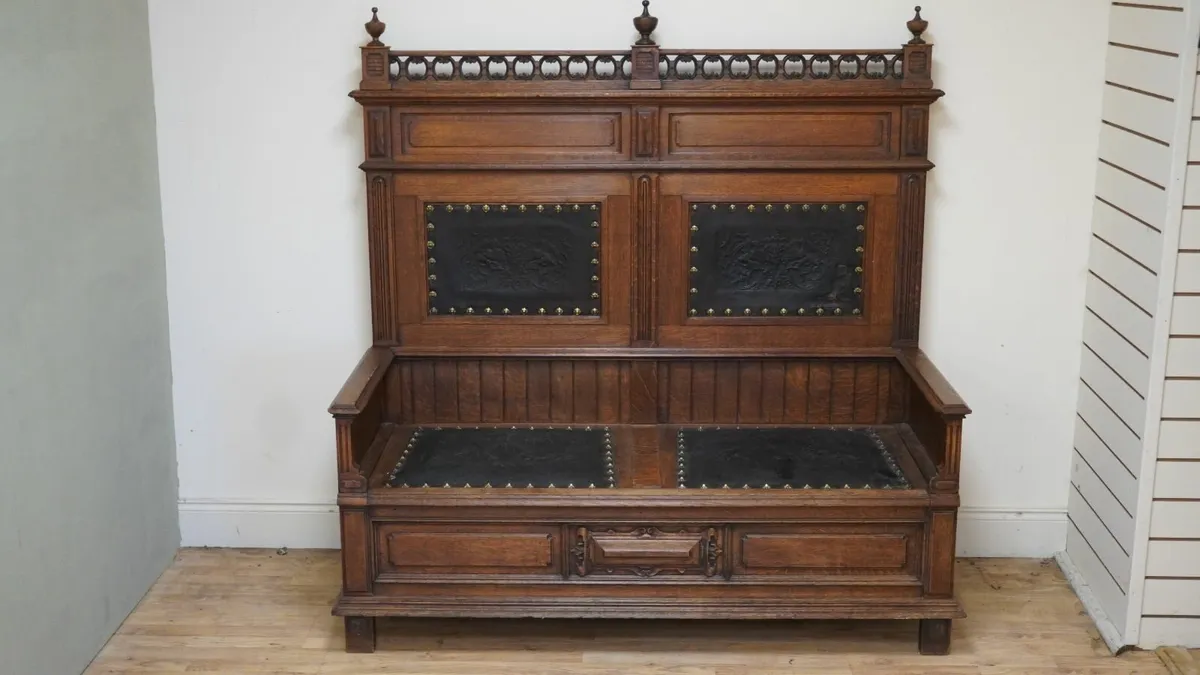 French Renaissance Revival Oak Hall Settle - Image 2