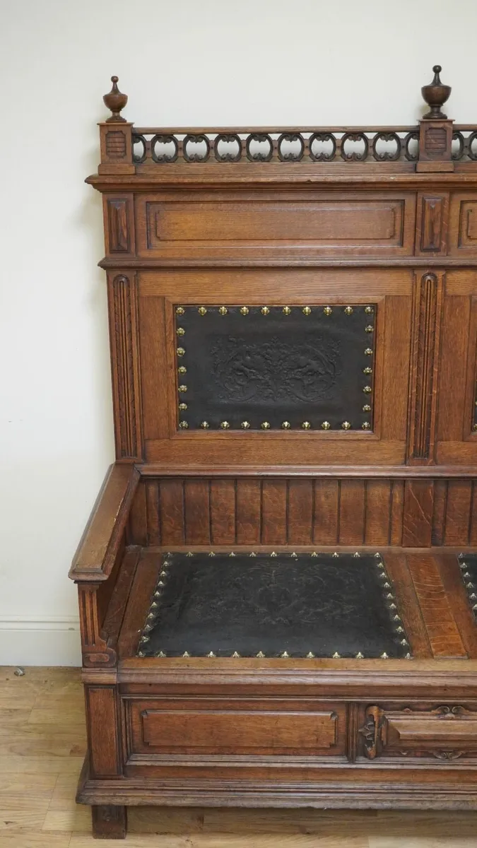 French Renaissance Revival Oak Hall Settle - Image 3