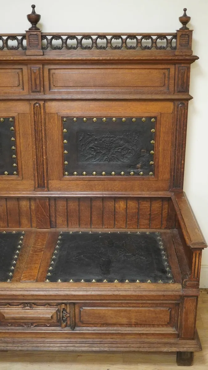 French Renaissance Revival Oak Hall Settle - Image 4