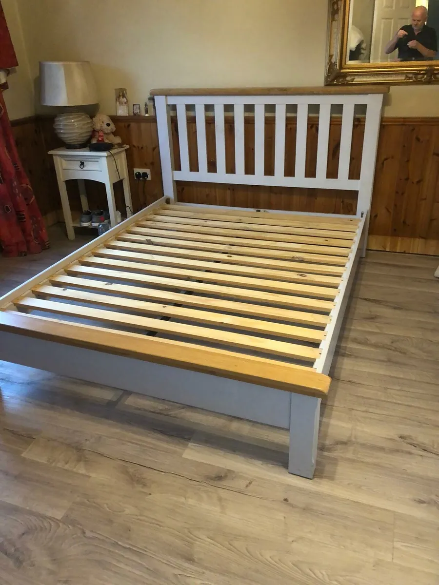 Various furniture items. - Image 1