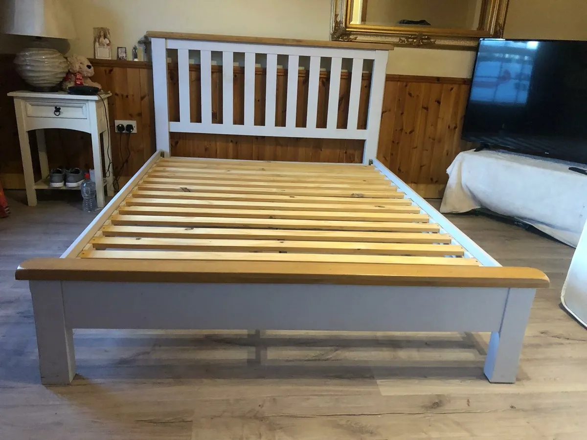 Various furniture items. - Image 2