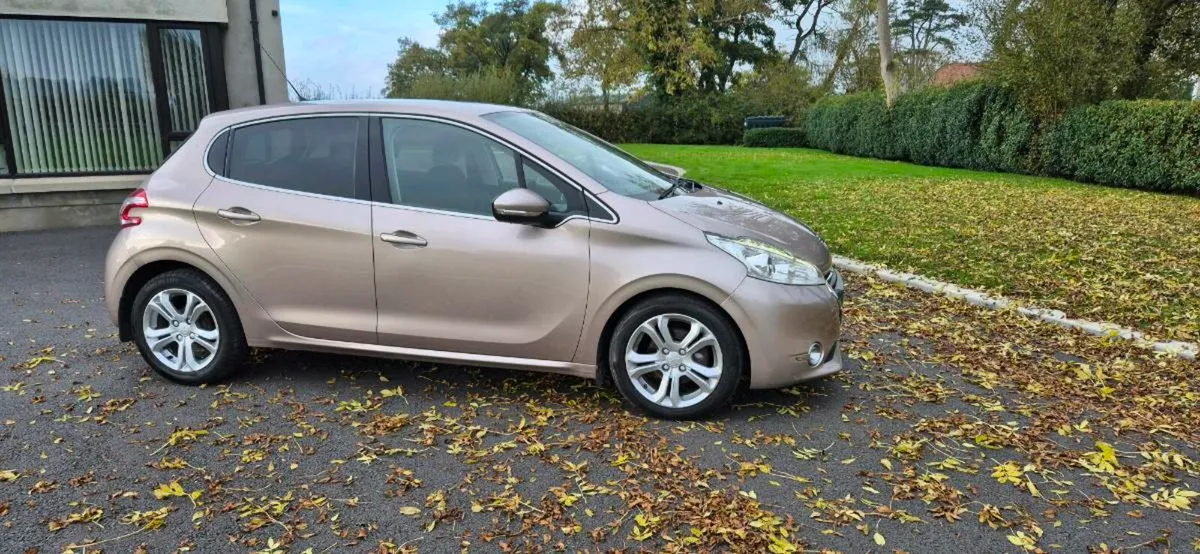 PEUGEOT 208 Allure - Image 1