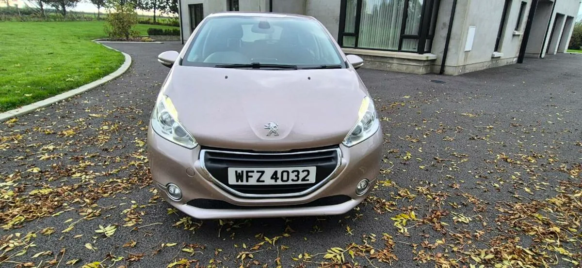 PEUGEOT 208 Allure - Image 3