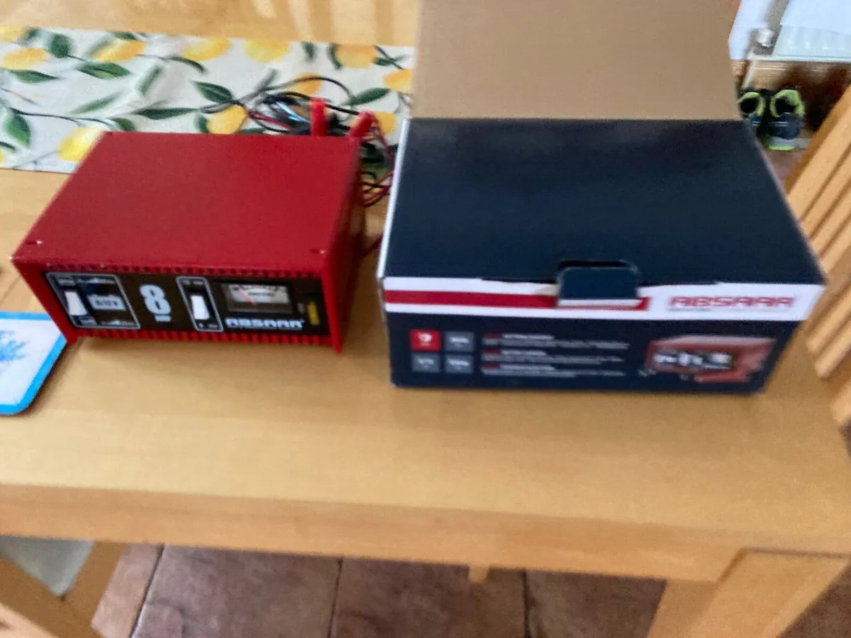 Car battery charger - Image 1