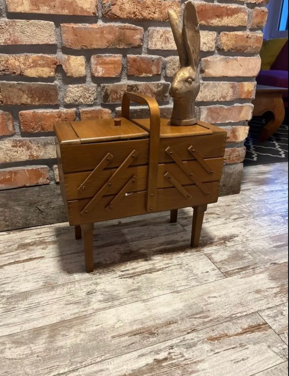 Vintage sewing box - Image 1