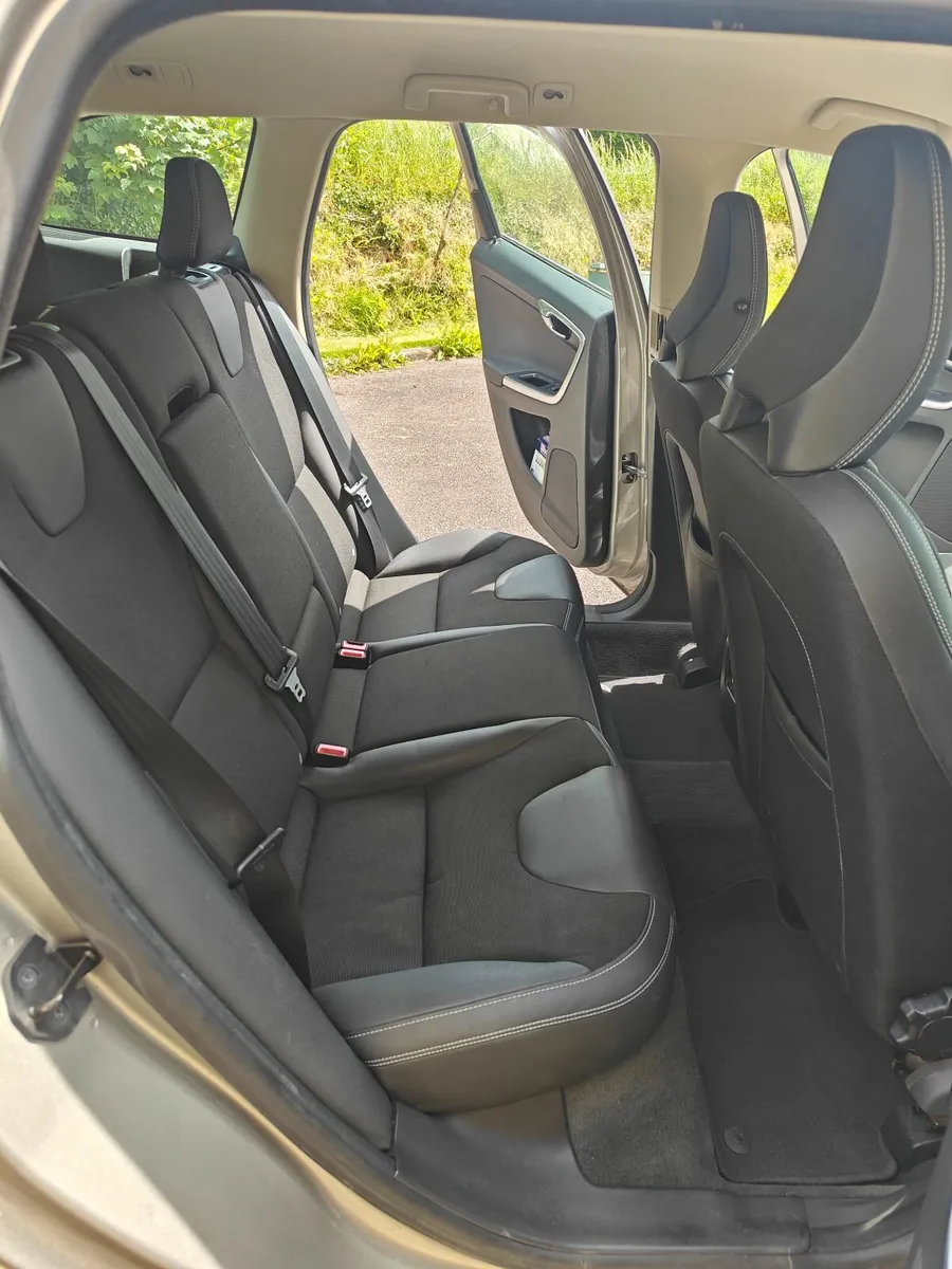 Volvo XC60 2012 - Image 2