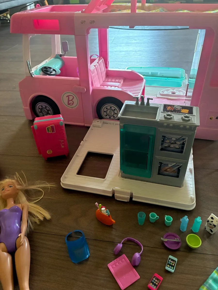 Barbie house, camper, aeroplane and more - Image 3