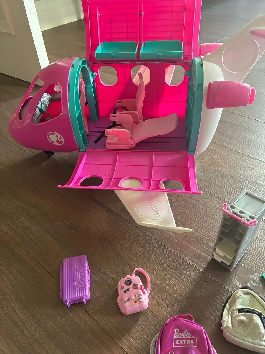 Barbie house, camper, aeroplane and more - Image 4